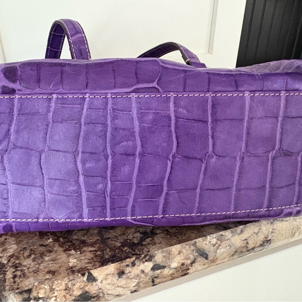 Purple Crocodile-Embossed Shoulder Bag with Gold Accents - Picture 5 of 6